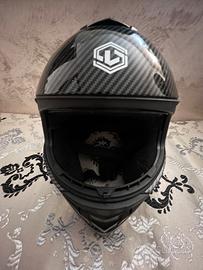 Casco in carbonio
