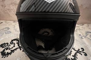 Casco in carbonio