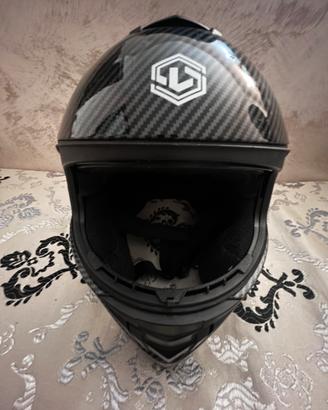 Casco in carbonio