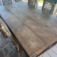 Tavolo e sedie in legno