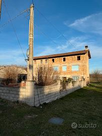 Rustico con pertinenze su terreno di 9.980 mq