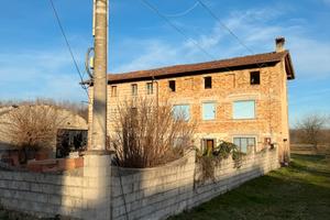 Rustico con pertinenze su terreno di 9.980 mq