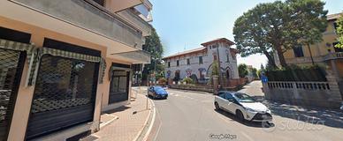 Stanza a Binago con posto auto e terrazzo