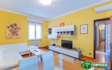 SOLUZIONE BIFAMILIARE CON GIARDINO E GRANDE MAGAZZ