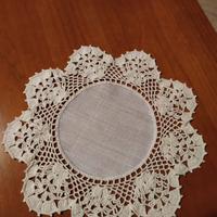 Centrino all'uncinetto fatto a mano