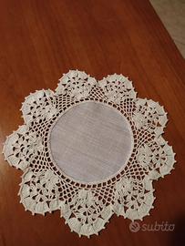 Centrino all'uncinetto fatto a mano
