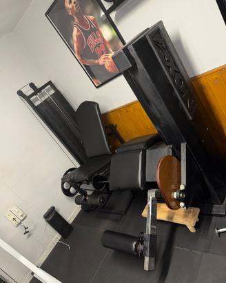 Leg extension e Leg curl  Palestra Attrezzi Gym