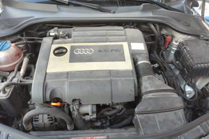 Auto tt coupe' colore grigio