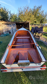 Barca motore carrello