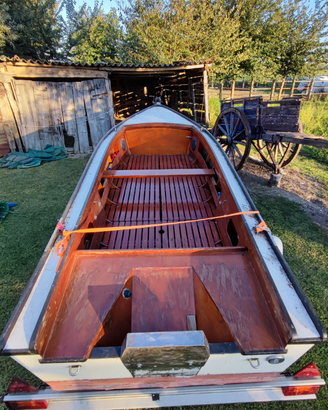 Barca motore carrello