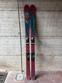 Sci Freestyle Volkl 168cm con Attacchi Look NX12