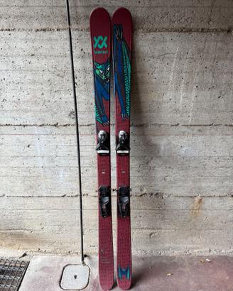 Sci Freestyle Volkl 168cm con Attacchi Look NX12