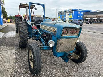 Ford 3000 con arco di protezione