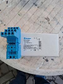 Zoccolo FINDER 94.04.SMA