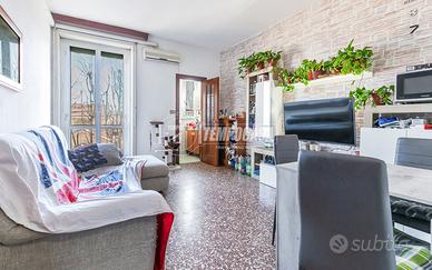 2 LOCALI CON CUCINA SEPARATA, VICINANZE MM3 DI COM