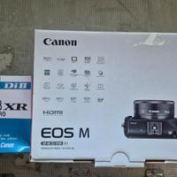 Fotocamera Mirrorless Canon EOS M + Accessori