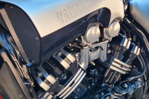 Moto YAMAHA VMAX 1200