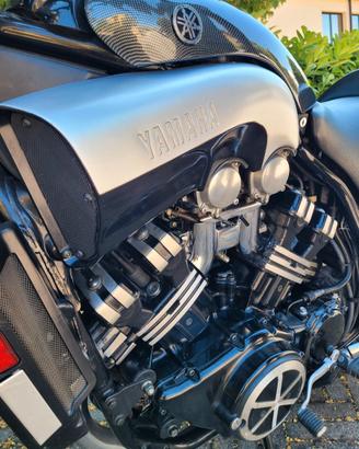 Moto YAMAHA VMAX 1200