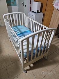 Lettino con sponde per neonati