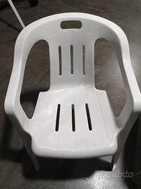 Sedie da giardino in plastica bianche