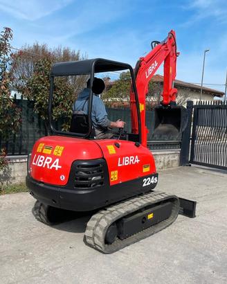 E132 Escavatore 26 q Libra 224 S