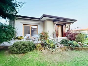Villa di 241 m² con più di 5 locali e box auto dop
