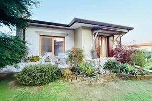 Villa di 241 m² con più di 5 locali e box auto dop