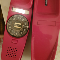 Telefono vintage rosso a rotella