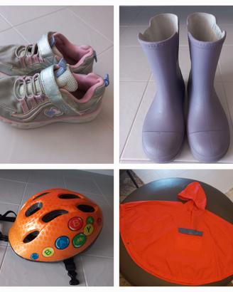 Impermeabile, casco bici,stivali e scarpe