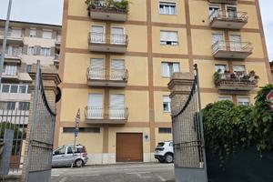 Camere singole in appartamento a Studenti a FERMO