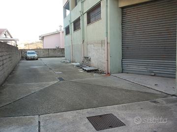 Ampio locale con cortile annesso