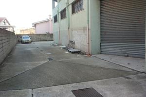 Ampio locale con cortile annesso