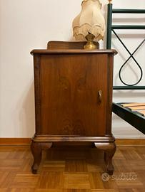 coppia di comodini in legno