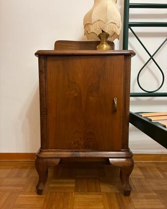 coppia di comodini in legno