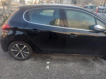 Peugeot 208 , 5p. GPL CON PROBLEMI AL MOTORE