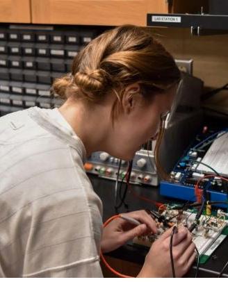 Operaia metalmeccanica cat protetta MOLEX