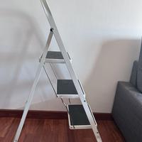 Scaletta pieghevole acciaio 3 gradini antiscivolo