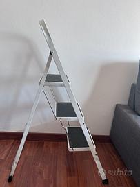 Scaletta pieghevole acciaio 3 gradini antiscivolo