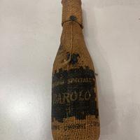 Antica bottiglia di Barolo da collezione
