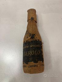Antica bottiglia di Barolo da collezione