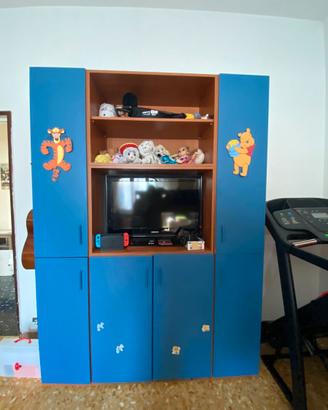 Cameretta a ponte con mobile tv con ante