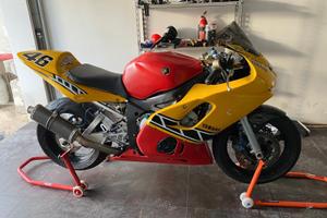 Yamaha R6 pronto pista