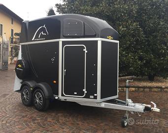 Trailer van per cavalli con selleria Humbaur