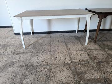 Tavolo moderno 
