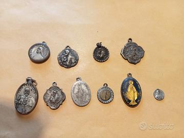 medagliette religiose votive con reliquia 