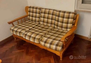 Divano 3 posti con tavolino