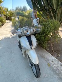 Liberty 125 colore bianco perla