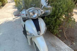 Liberty 125 colore bianco perla