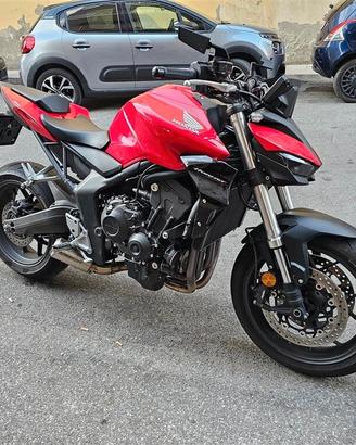Honda Hornet 1000 red dominator