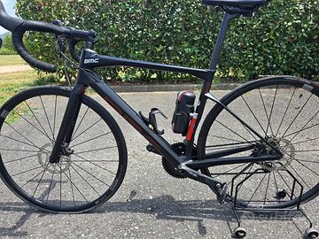 Bicicletta in carbonio BMC ROAD MACHINE